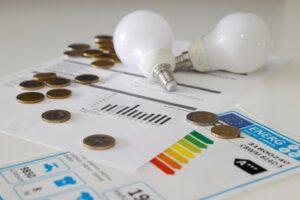 Imagen de archivo de factura de luz. EFE/Juan Carlos Hidalgo