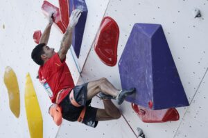 El escalador español Alberto Ginés en foto de archivo de MADE NAGI. EFE/EPA