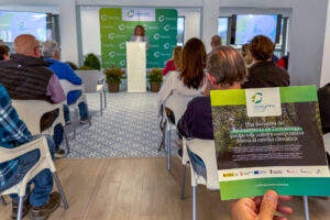 El parque de Las Tablas, el que fuera vivero experimental de Sniace desde mediados del siglo pasado, está a un mes de iniciar su radical regeneración para pasar a ser el segundo pulmón verde de Torrelavega después de La Viesca, superando décadas de abandono. EFE/ Javier G. Paradelo