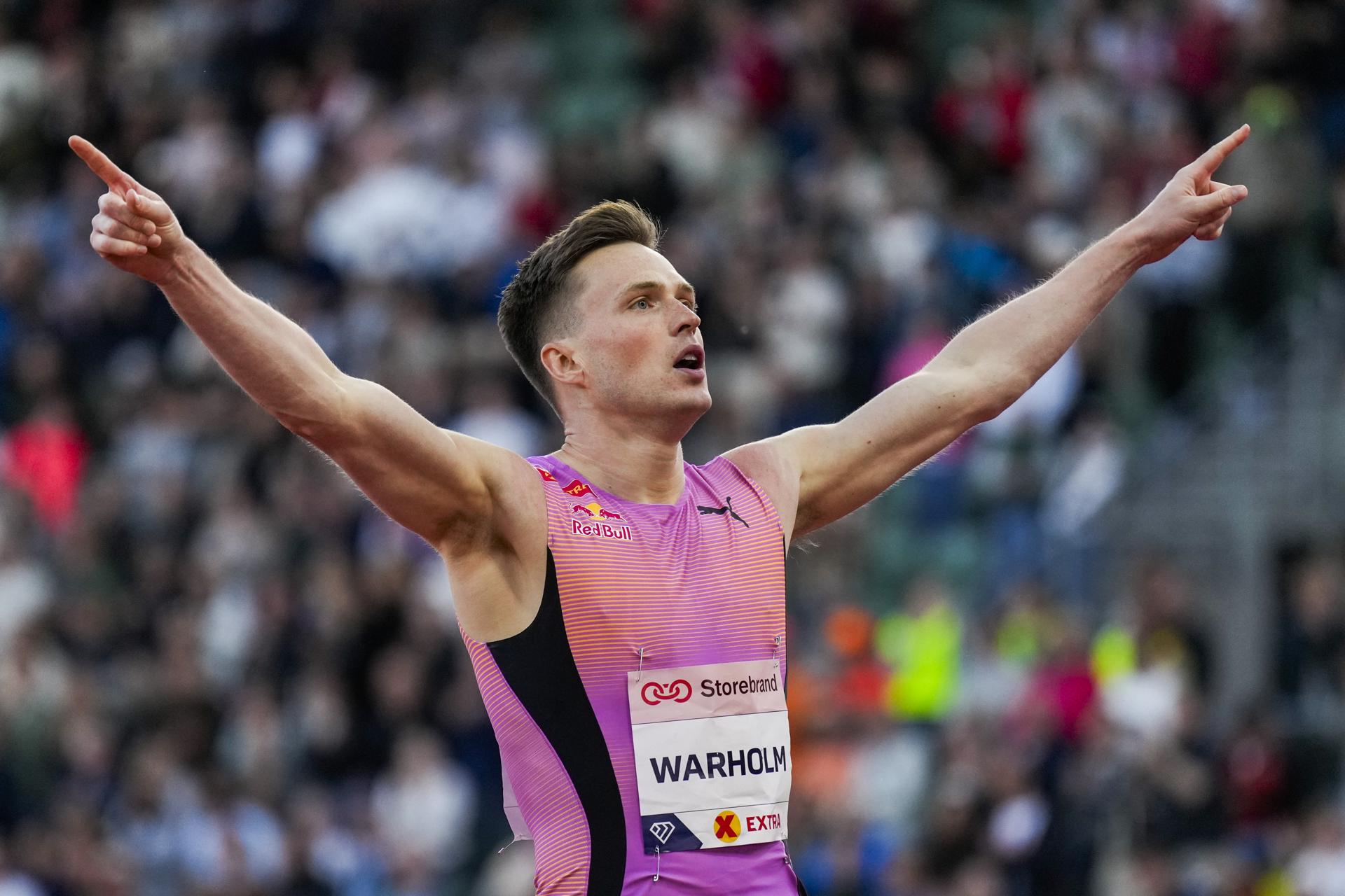 El noruego Karsten Warholm tras establecer un nuevo récord del mundo en la atípica distancia de los 300 metros vallas al imponerse este jueves en los Bislett Games de Oslo con un tiempo de 32.67 segundos. EFE/EPA/Fredrik Varfjell