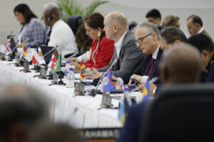 Representantes de los países miembros de la Organización de Estados Americanos (OEA) fueron captados este viernes, 27 de junio, durante la 55ª Asamblea General de la OEA, en Saint John’s (Antigua y Barbuda). EFE/Bienvenido Velasco