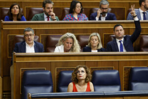 Pleno del Congreso con la vicepresidenta primera y ministra de Hacienda, María Jesús Montero. EFE/ Mariscal
