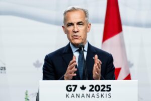 El primer ministro de Canadá, Mark Carney, al intervenir durante la conferencia de prensa final de la 51 cumbre del Grupo de los Siete, en Kananaskis (Canadá). EFE/Spencer Colby