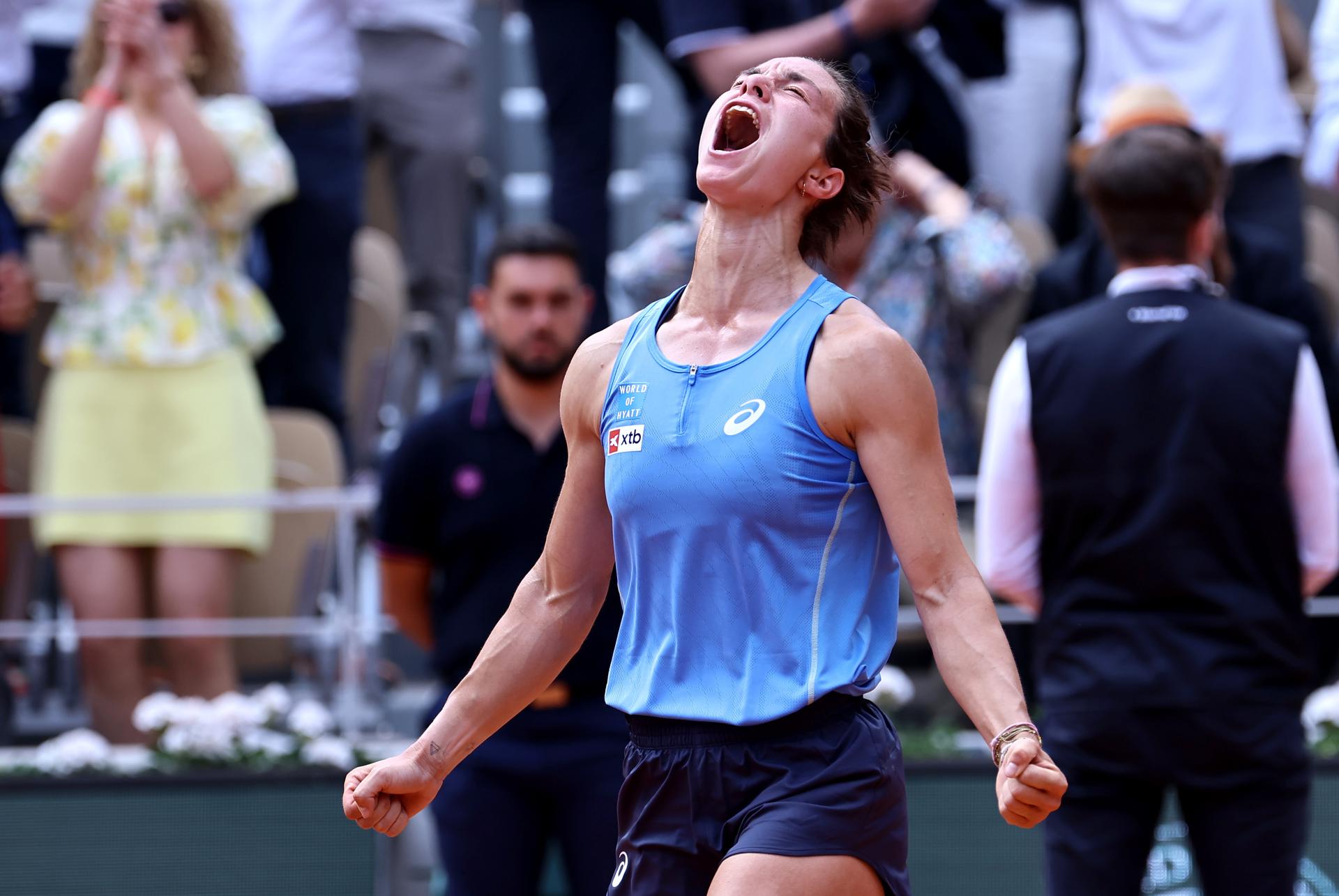 La francesa Lois Boisson, 361 del mundo en su partido ante la estadounidense Jessica Pegula. EFE/EPA/CHRISTOPHE PETIT TESSON