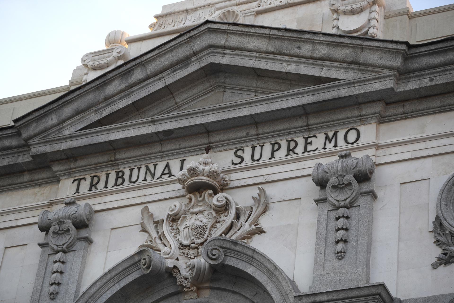 Detalle de la fachada del Tribunal Supremo en Madrid. EFE/Javier Lizón