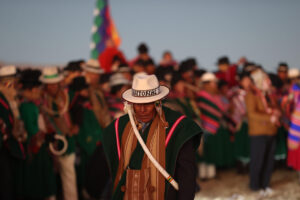 Autoridades aimaras participan en la celebración del Año Nuevo Andino 5533 o en aimara 'Willka Kuti' este sábado, en Tiahuanaco (Bolivia). EFE/ Luis Gandarillas