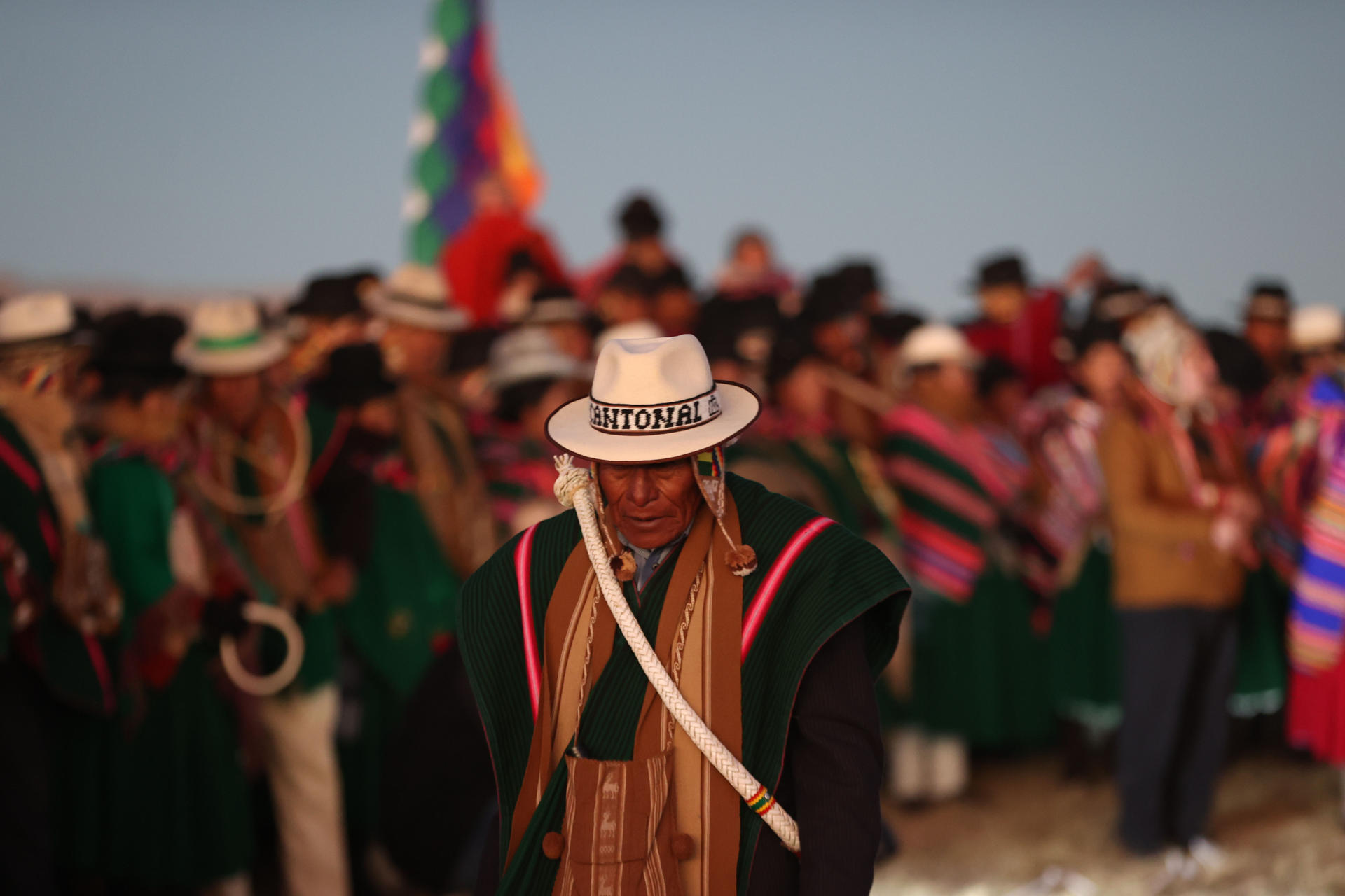 Autoridades aimaras participan en la celebración del Año Nuevo Andino 5533 o en aimara 'Willka Kuti' este sábado, en Tiahuanaco (Bolivia). EFE/ Luis Gandarillas