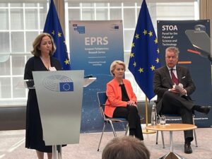 En la imagen, Eloísa del Pino, presidenta del CSIC, durante su discurso en el acto con Ursula von der Leyen. Imagen: CNRS.