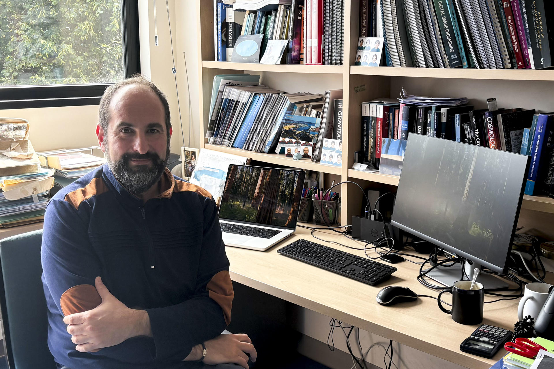 El Instituto de Física de Cantabria (IFCA) celebra 30 años de evolución, crecimiento y nuevos recursos de investigación en este campo, que le sitúan de forma sistemática en la élite de la materia, pero con límites de espacio en sus instalaciones y en la plantilla de científicos con la que cuenta. EFE/Eva García
