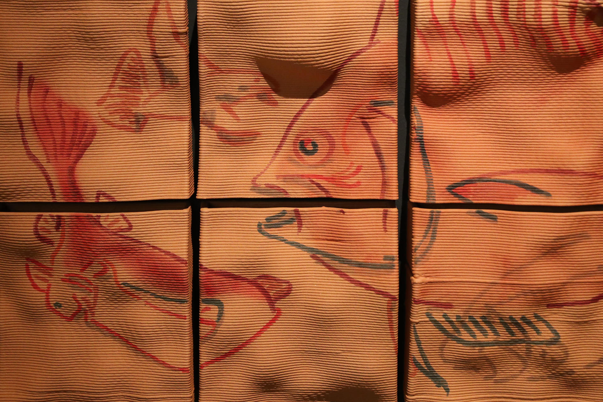 Vista de la exposición Perpetual Present en el Museo Arqueológico Nacional, este jueves en Madrid, que la artista Sofía Crespo protagoniza con las conexiones entre tecnología, memoria y ecología. A través de su trayectoria, Crespo explora cómo herramientas como la inteligencia artificial y la impresión 3D permiten reinterpretar el arte rupestre de Altamira. EFE/Alberto Aguado
