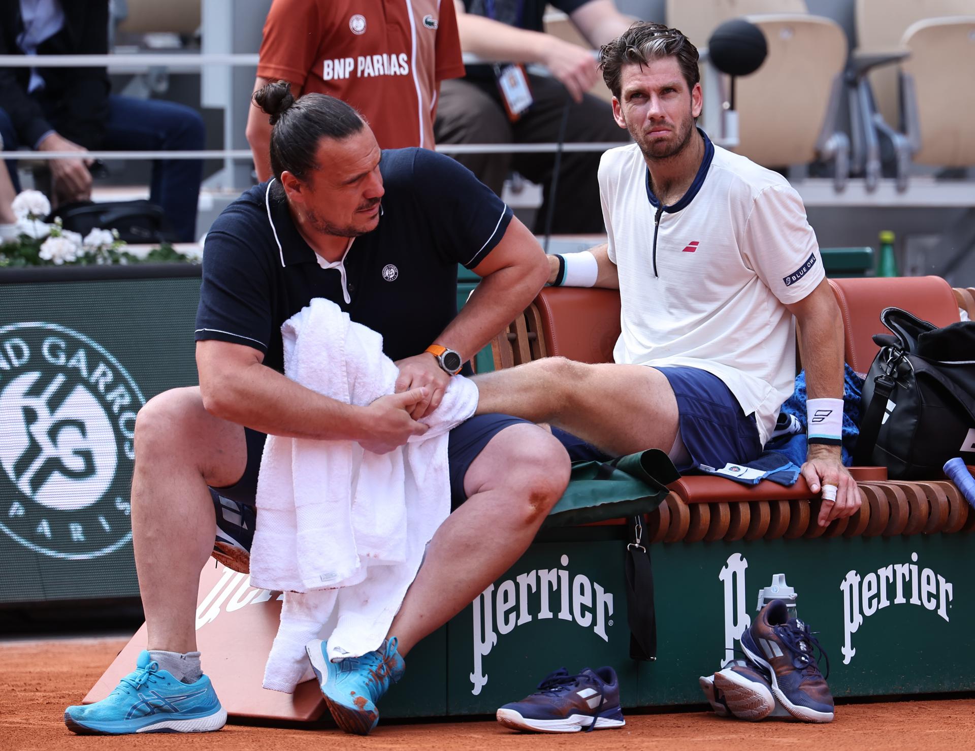 El tenista serbio Novak Djokovic en cuarta ronda de Roland Garros ante el británico Cameron Norrie. EFE/EPA/CHRISTOPHE PETIT TESSON
