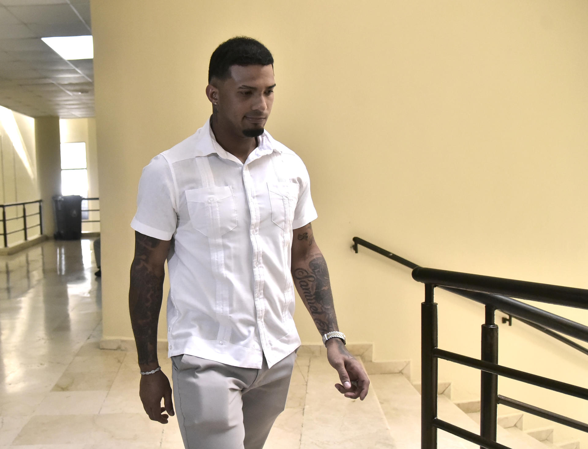 El beisbolista dominicano de Grandes Ligas Wander Franco, acusado de abuso sexual de una adolescente, asiste al primer juicio este lunes en Puerto Plata (República Dominicana). EFE/ Luis Tavárez