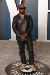Fotografía de archivo del rapero estadounidense Kanye West posando después de la 92 ceremonia anual de los Premios de la Academia, en Beverly Hills, California (EE.UU.). EFE/EPA/RINGO CHIU /ARCHIVO