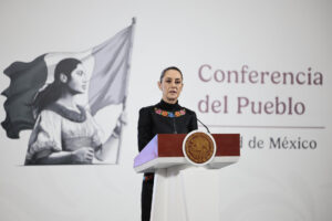 La presidenta de México, Claudia Sheinbaum, habla durante su conferencia de prensa diaria este viernes, en Palacio Nacional de la Ciudad de México (México). EFE/José Méndez