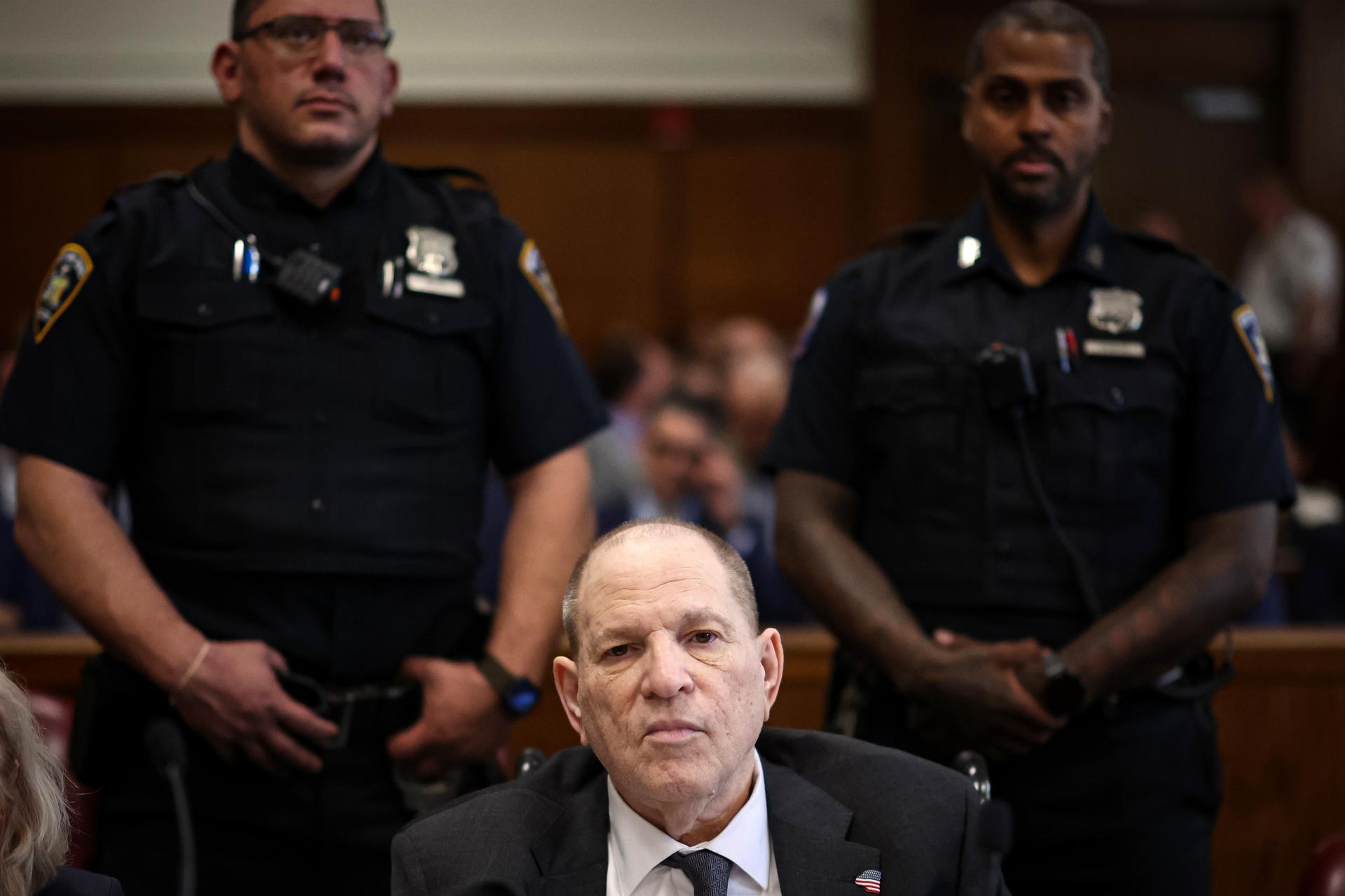 El exproductor de cine estadounidense Harvey Weinstein comparece ante el tribunal para su nuevo juicio en curso en el Tribunal Penal de Manhattan en Nueva York, EE. UU. EFE/BRENDAN MCDERMID