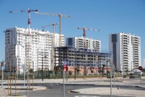 Vista general de una promoción de viviendas en construcción en Valencia en una imagen de archivo. EFE/Miguel Ángel Polo