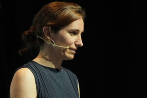 La ministra de Sanidad, Mónica García, participa en un acto en el que la Gasol Foundation ha presentado este lunes los resultados del Estudio PASOS Longitudinal (2022-2025), que analiza los hábitos de actividad física, alimentación, sueño, uso de pantallas y bienestar emocional de los niños.EFE/ Alejandro García
