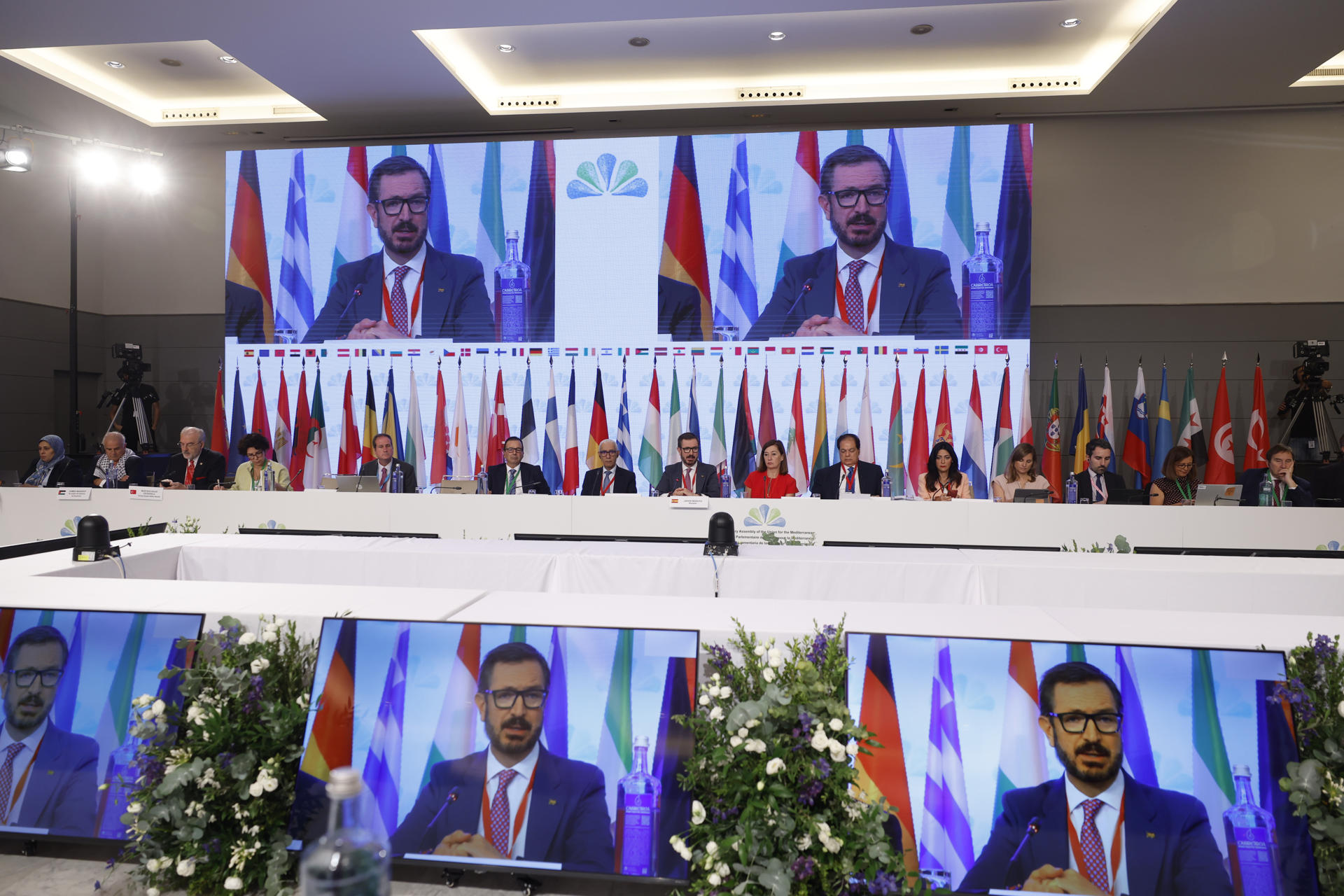 El vicepresidente primero del senado español, Javier Maroto, durante su intervención en la inauguración de la novena cumbre de Presidentes de la Asamblea Parlamentaria de la Unión por el Mediterráneo, este jueves en Málaga. EFE/Jorge Zapata