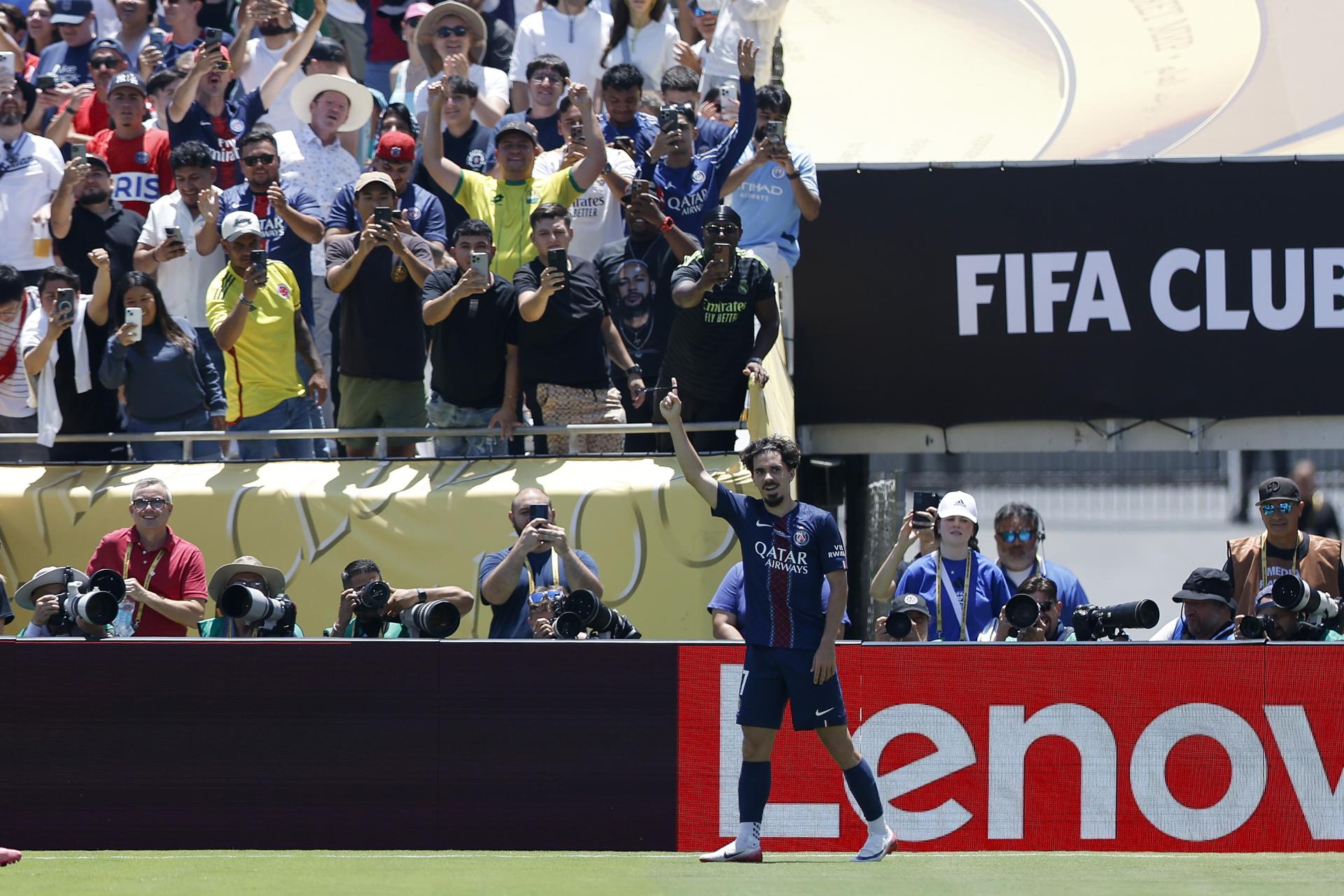 Vitinha celebra su gol con el PSG ante el Atlético de Madrid en el Mundial de Clubes. EFE/EPA/CAROLINE BREHMAN