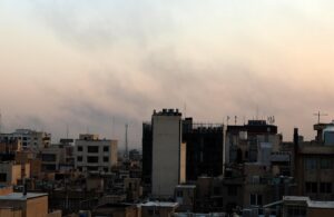 TEHRAN (IRAN(Islamic Republic Of)), 16/06/2025.-Un misil israelí alcanzó este lunes los estudios de la radiotelevisión pública iraní (IRIB), situada en un barrio residencial de Teherán, que el Ejército israelí ordenó evacuar horas antes. EFE/EPA/ABEDIN TAHERKENAREH
