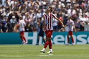 Le Normand se lamenta durante el partido contra el PSG. EFE/EPA/CAROLINE BREHMAN