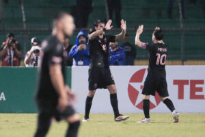 Federico Redondo (i) y Lionel Messi de Inter celebran un gol en foto de archivo de Gustavo Amador. EFE