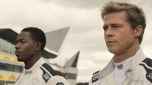 Los actores Brad Pitt (d) y Damson Idris (i), en una escena de la película 'F1' llega el viernes a los cines españoles con el objetivo de convertirse en el taquillazo del verano, aprovechando el tirón de Brad Pitt y el buen juego que da el deporte en el cine. EFE/ Warner Bros. Pictures / Apple Original Films/scott Garfield SOLO USO EDITORIAL/SOLO DISPONIBLE PARA ILUSTRAR LA NOTICIA QUE ACOMPAÑA (CRÉDITO OBLIGATORIO)