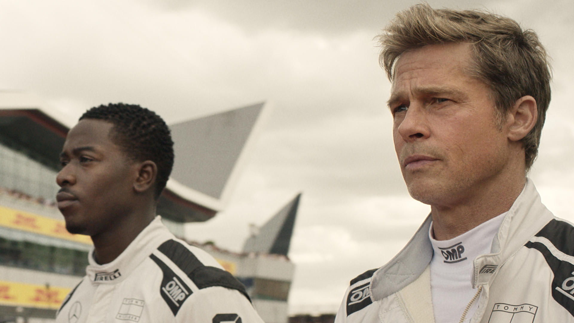 Los actores Brad Pitt (d) y Damson Idris (i), en una escena de la película 'F1' llega el viernes a los cines españoles con el objetivo de convertirse en el taquillazo del verano, aprovechando el tirón de Brad Pitt y el buen juego que da el deporte en el cine. EFE/ Warner Bros. Pictures / Apple Original Films/scott Garfield SOLO USO EDITORIAL/SOLO DISPONIBLE PARA ILUSTRAR LA NOTICIA QUE ACOMPAÑA (CRÉDITO OBLIGATORIO)
