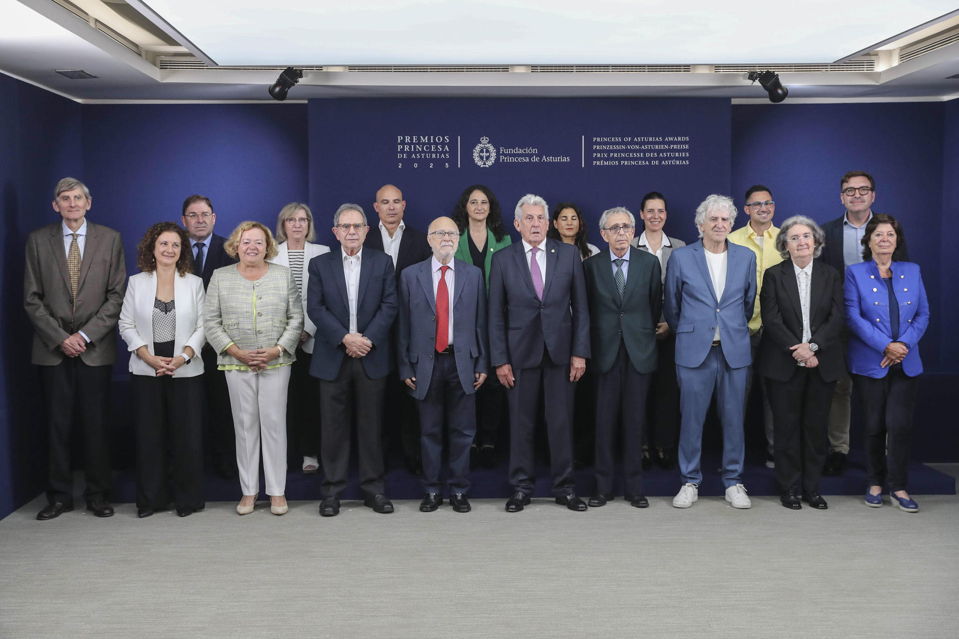 El jurado del Premio Princesa de Asturias de Investigación Científica y Técnica 2025, presidido por Pedro Echenique (5d ), se reúne en Oviedo este miércoles para iniciar las deliberaciones de un galardón que se fallará mañana jueves EFE/ J.L.Cereijido