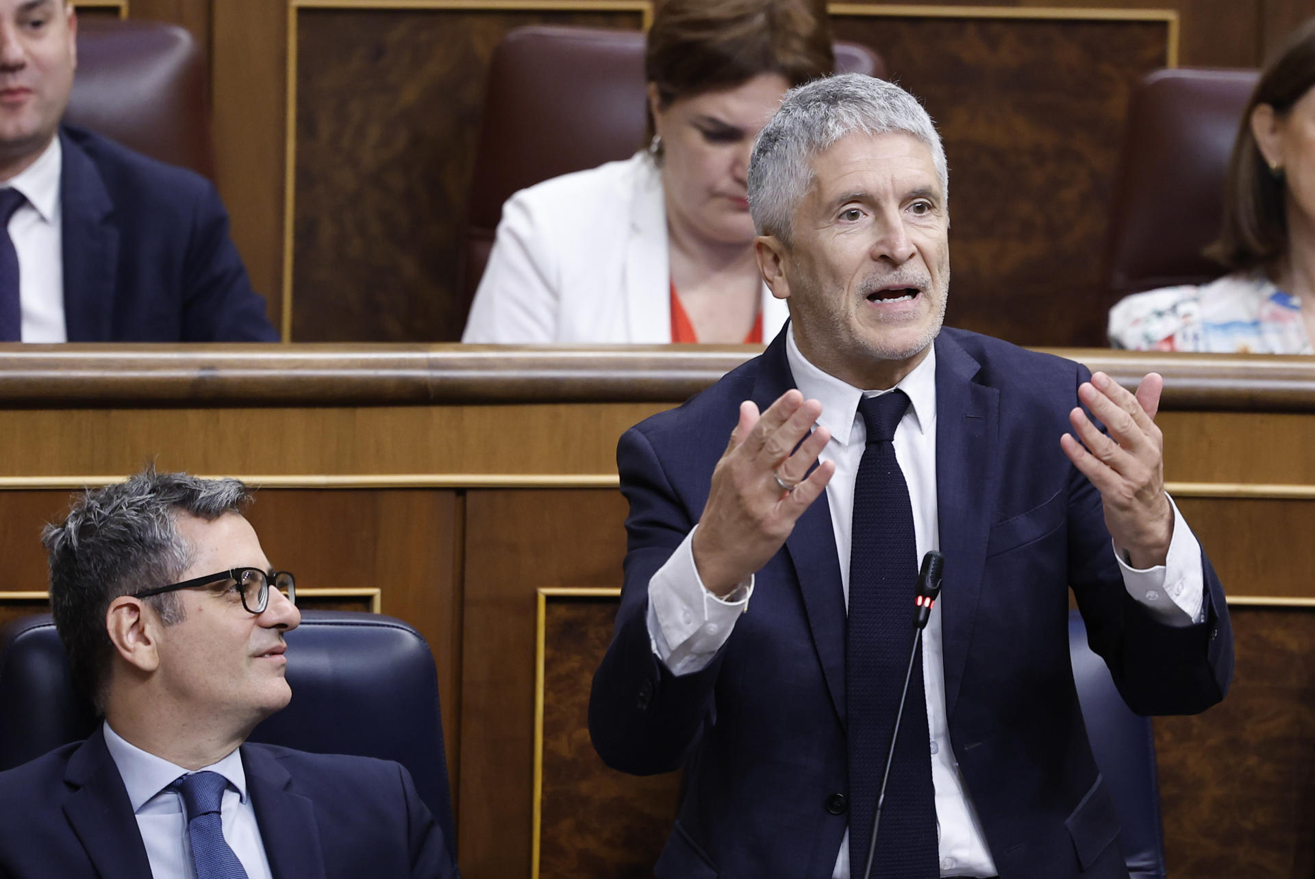 El ministro de Interior, Fernando Grande-Marlaska, interviene durante la sesión de control al Gobierno en el Congreso de los Diputados, este miércoles. EFE/Chema Moya