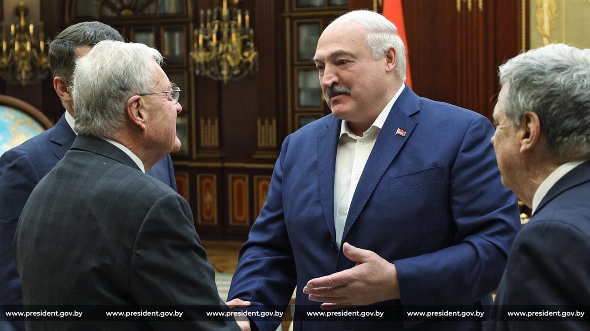 El presidente de Bielorrusia, Alexandr Lukashenko, se reunió este sábado con el enviado del presidente estadounidense Donald Trump, Keith Kellogg, quien se ha encargado de mediar entre Rusia y Estados Unidos para poner un posible fin a la guerra en Ucrania. EFE/Presidencia Bielorrusia  *****SOLO USO EDITORIAL/SOLO DISPONIBLE PARA ILUSTRAR LA NOTICIA QUE ACOMPAÑA (CRÉDITO OBLIGATORIO) *****