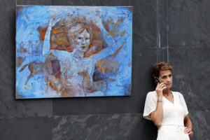 La presidenta del Gobierno de Navarra y secretaria general del PSN, María Chivite, ha afirmado este jueves que no tiene "ningún argumento para dimitir" y ha subrayado que ni Santos Cerdán ni Ramón Alzórriz son miembros del Ejecutivo Foral y, por lo tanto, "no mezclemos las cosas". Alzórriz anunció este miércoles su dimisión como vicesecretario general y portavoz parlamentario al haber sido su pareja de 2021 a 2024 trabajadora de la empresa Servinabar, presuntamente vinculada con Santos Cerdán. Chivite ha señalado a los medios de comnunicación que el hasta ahora vicesecretario general del partido, Ramón Alzórriz, no ha cometido ningún delito. EFE/ Jesús Diges
