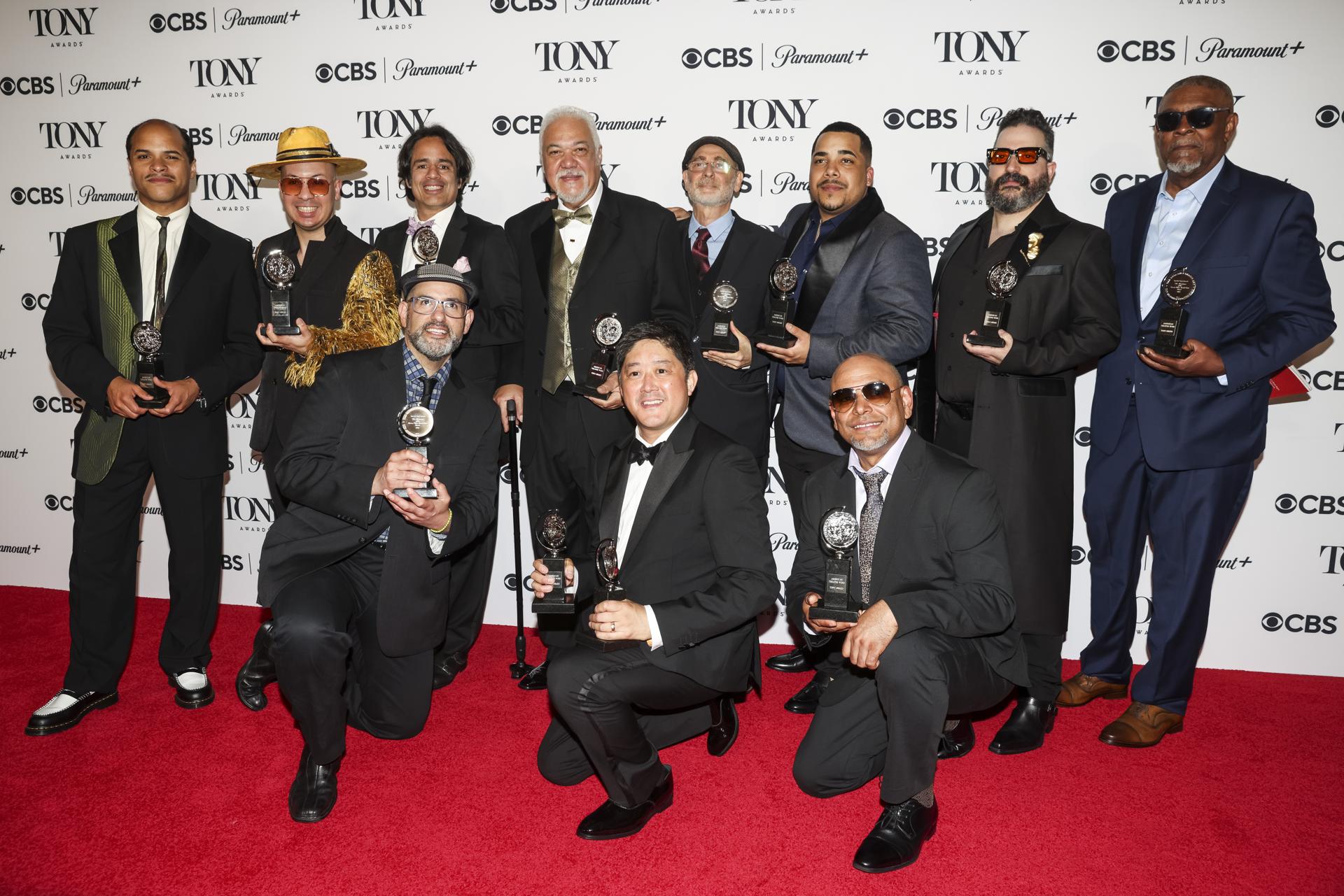Músicos de la banda Buena Vista Social Club posan en la sala de prensa después de ganar un 'Premio Tony Especial' durante la 78ª edición anual de los Premios Tony en el Radio City Music Hall de Nueva York, Nueva York, EE. UU., 08 de junio de 2025. EFE/SARAH YENESEL
