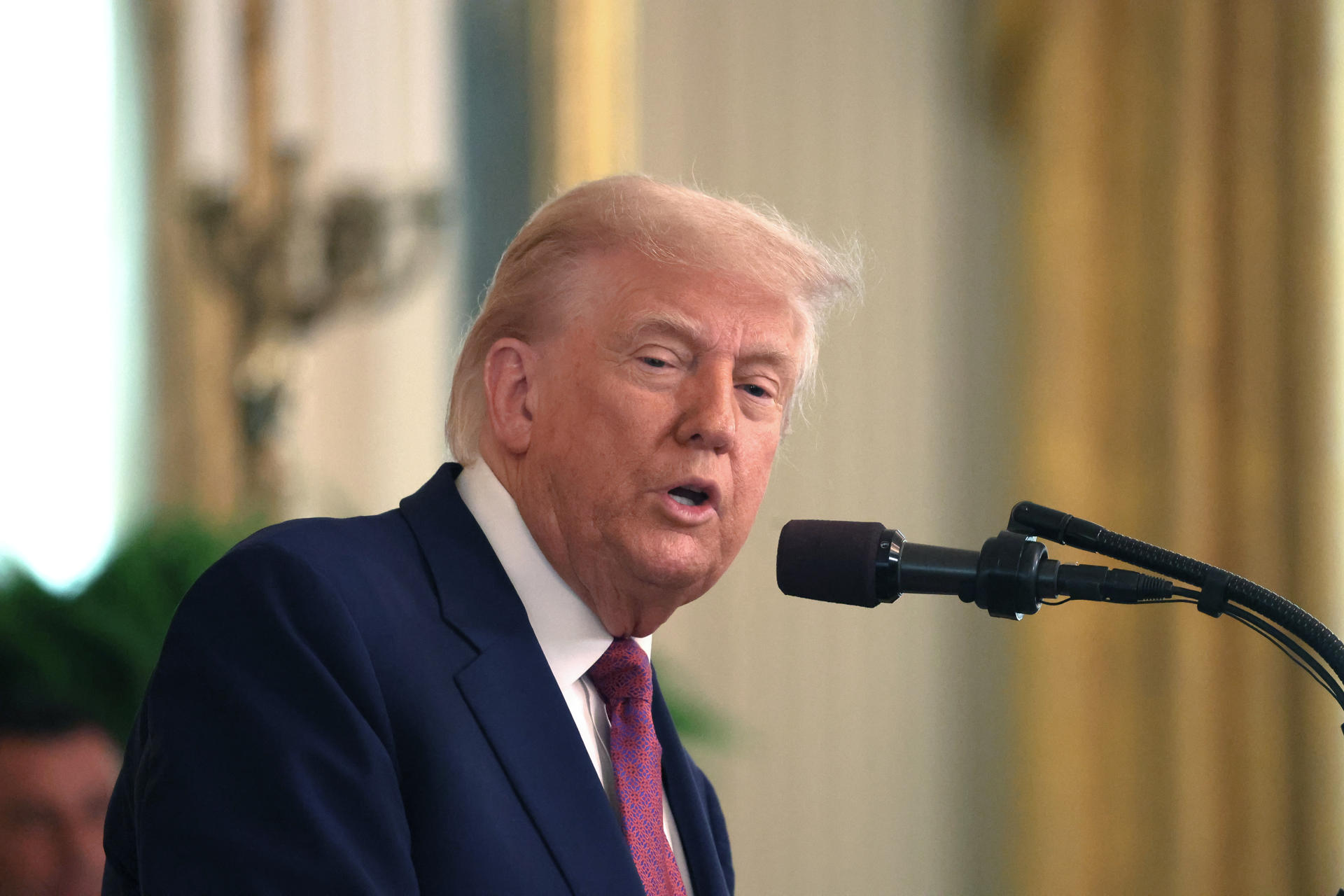 El presidente de Estados Unidos, Donald Trump, habla durante un evento este jueves, en la Casa Blanca en Washington (EE.UU.). EFE/ Octavio Guzmán