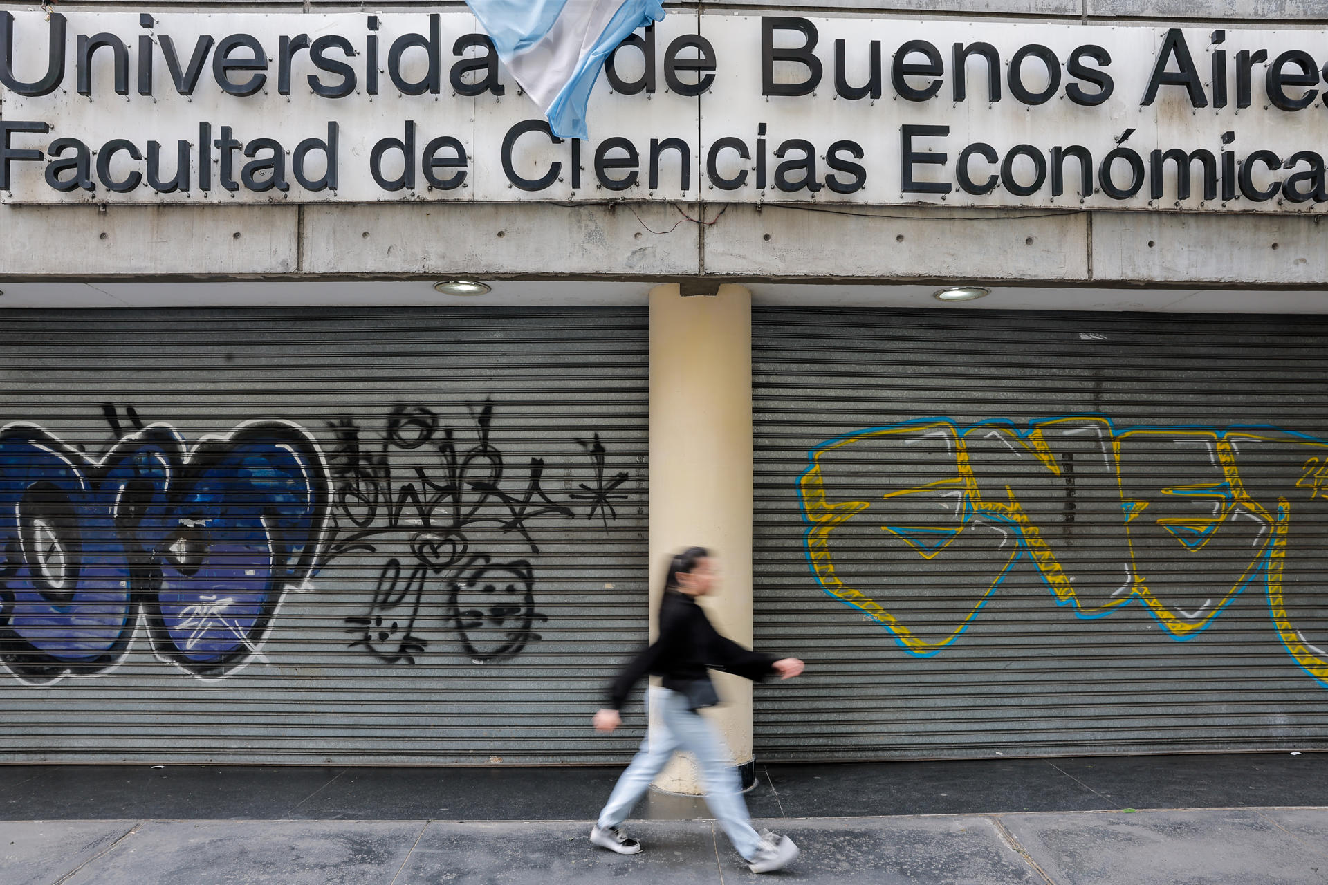 Fotografía de archivo del 10 de octubre de 2024 de la entrada de la Universidad de Buenos Aires, en Buenos Aires (Argentina). EFE/ Juan Ignacio Roncoroni