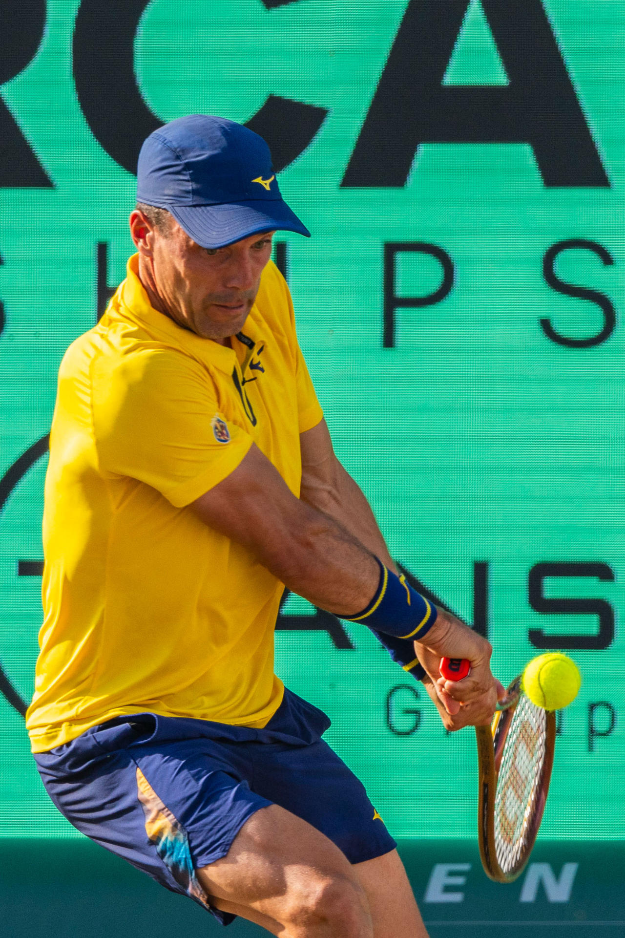 - El tenista español Roberto Bautista ante el australiano Bernard Tomic durante su partido de octavos de final del torneo ATP Mallorca Championships, este miércoles en Santa Ponsa (Mallorca). EFE/ Cati Cladera