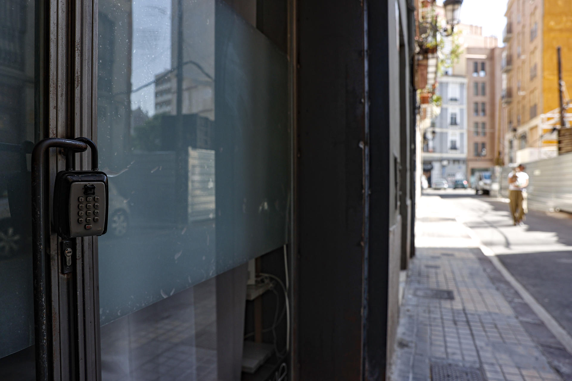 Imagen de archivo de un cajetín, habitualmente utilizado para depositar las llaves de una vivienda turística. EFE/Manuel Bruque