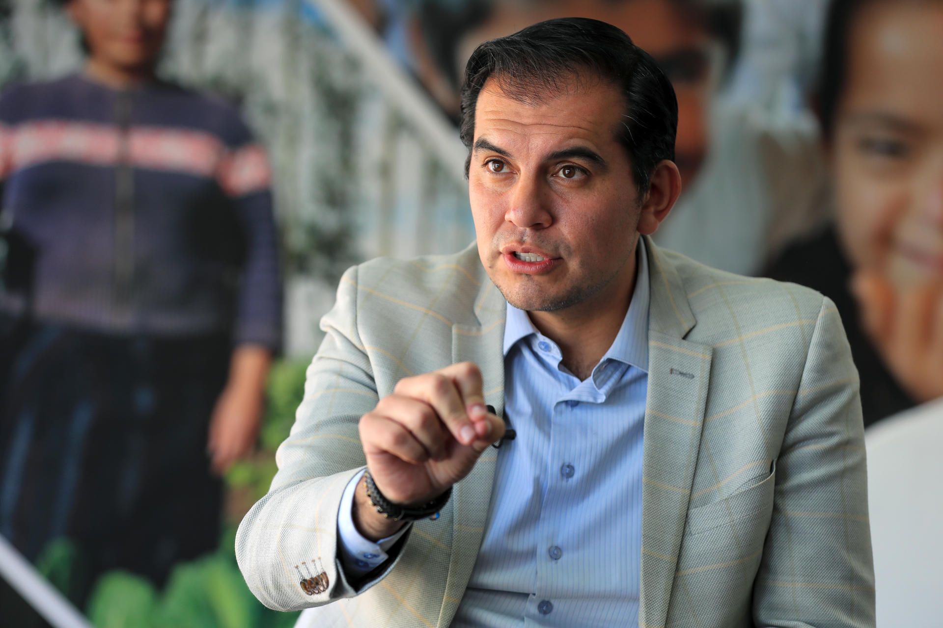 El ministro de Inclusión Económica y Social de Ecuador, Harold Burbano, habla durante una entrevista con EFE este lunes, en Quito (Ecuador). EFE/ José Jácome