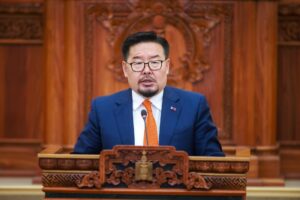 El nuevo primer ministro de Mongolia, Zandanshatar Gombojav, habla en el Parlamento en Ulán Bator, Mongolia, 13 de junio de 2025. EFE/EPA/BYAMBASUREN BYAMBA-OCHIR