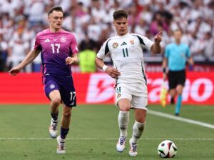 Milos Kerkez (dch) y Florian Wirtz durante un partido entre Hungría y Alemania correspondiente la Eurocipa 2024. EFE/EPA/ANNA SZILAGYI