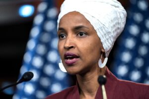 Fotografía de archivo de la congresista demócrata por Minnesota Ilhan Omar, la primera mujer musulmana con un escaño en el Congreso estadounidense EFE/Jim Lo Scalzo