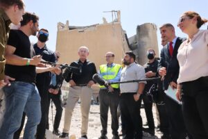 Beer Sheva (Israel), 19/06/2025.- El primer ministro israelí, Benjamín Netanyahu, aseguró durante su visita al hospital de Soroka, alcanzado por un misil iraní a primera hora de hoy, que Irán "quiere destruir hasta el último" integrante de la población israelí. IEFE/EPA/MARC ISRAEL SELLEM/POOL