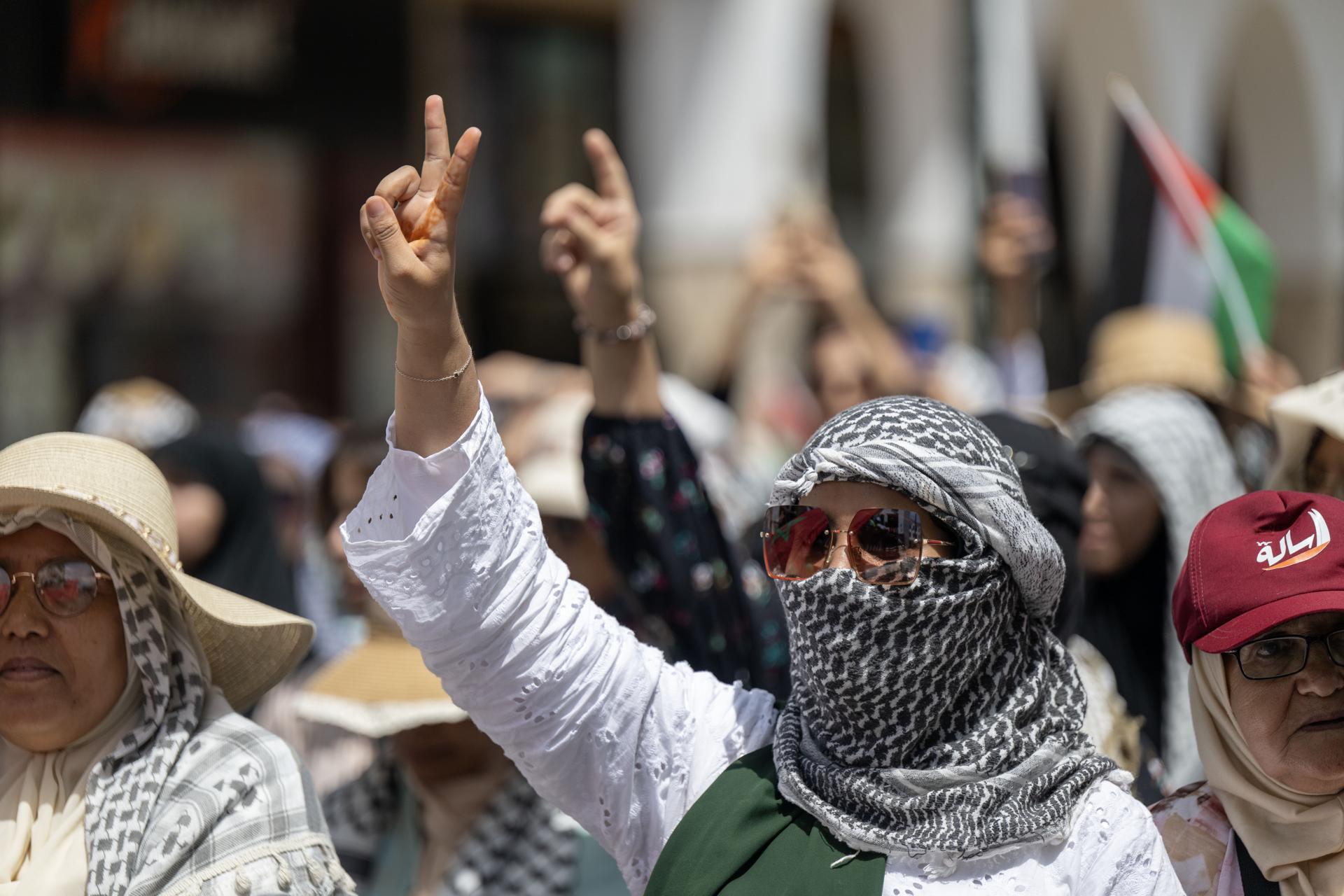 Marcha en apoyo al pueblo palestino y contra los ataques israelíes en la Franja de Gaza en Rabat, Marruecos, el 22 de junio de 2025. EFE/EPA/JALAL MORCHIDI