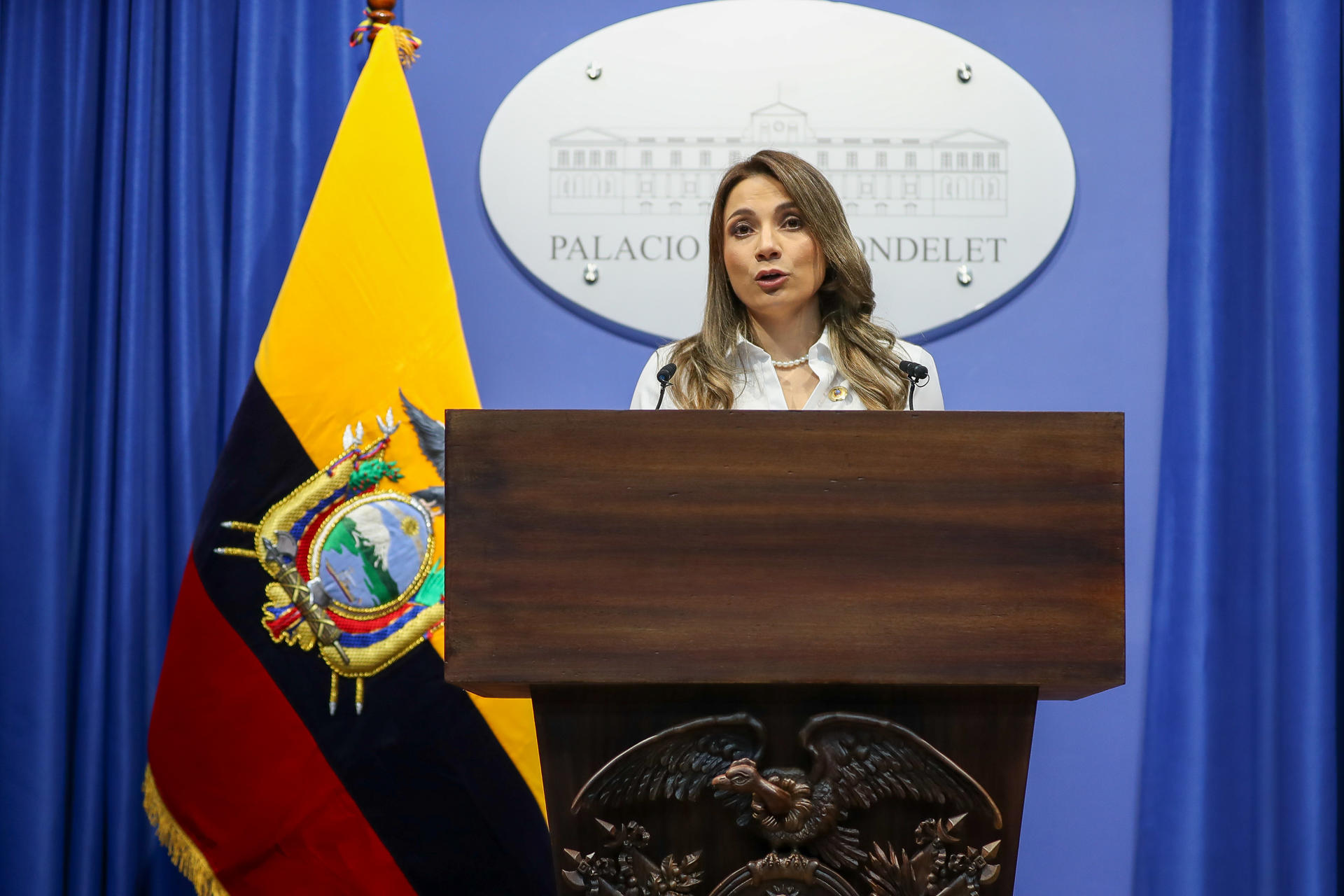 La nueva portavoz del Gobierno de Ecuador, Carolina Jaramillo, habla este lunes, en el Palacio de Gobierno en Quito (Ecuador). EFE/ José Jácome