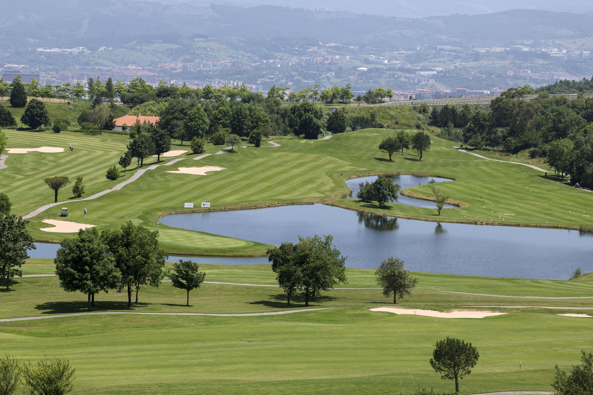 -Vista general del campo de golf de Meaztegi, de titularidad pública, donde esta semana da inicio IV Bizkaia Open, torneo grande del circuito de la Asociación de Profesionales de Golf de España (PGAe) con la participación del guipuzcoano José María Olazabal, doble ganador del Masters de Augusta en 1994 y 1999, que será la estrella del torneo del 19 al 22 de junio.EFE/Luis Tejido
