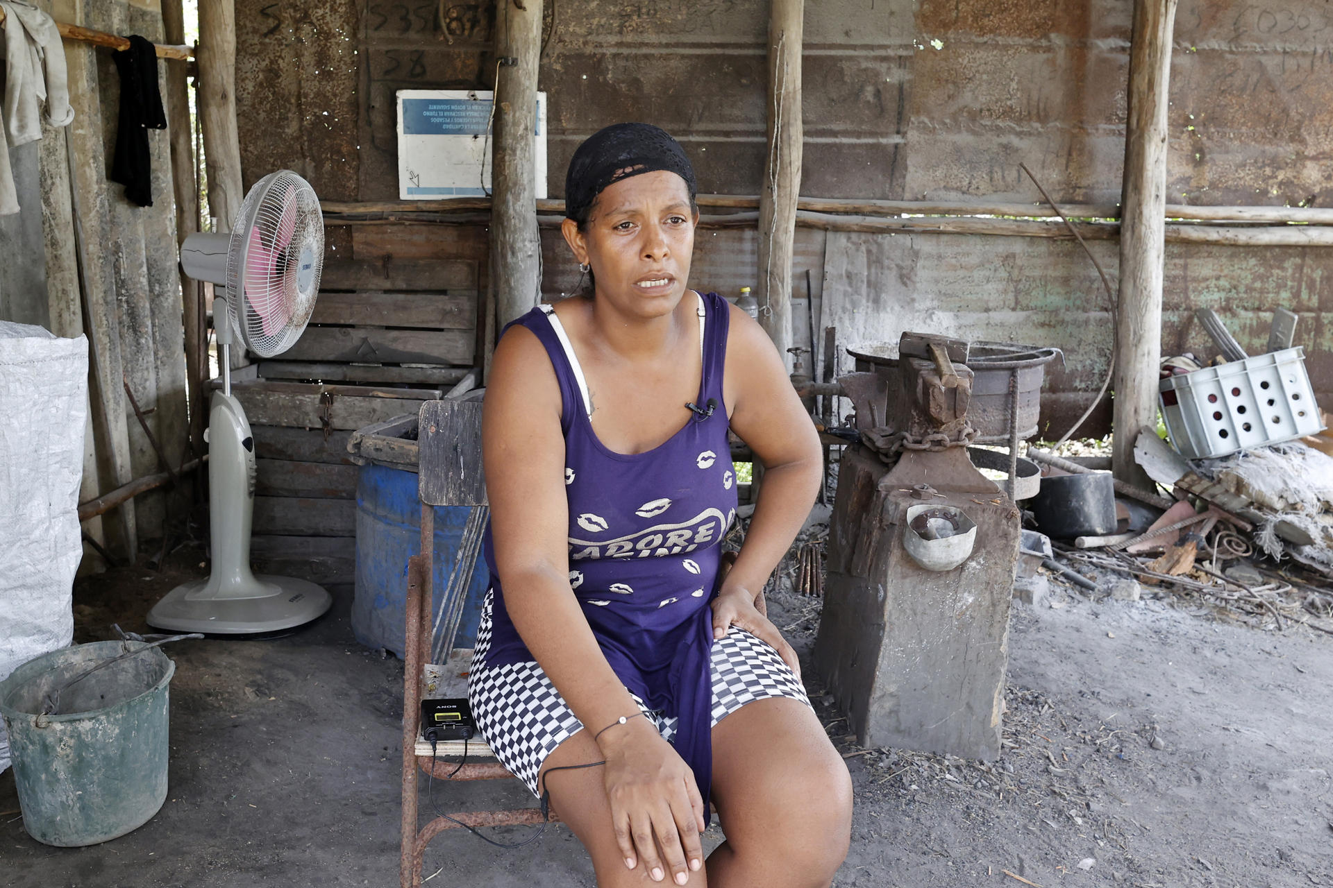 Fotografía del 28 de mayo de 2025 de Yanara Díaz durante una entrevista con EFE, en Pinar del Río, a más de 150 km de La Habana (Cuba). EFE/ Ernesto Mastrascusa