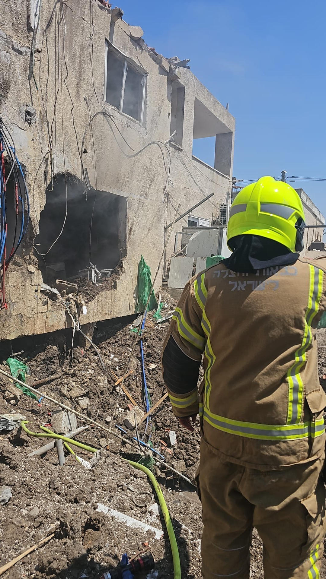 Un dron israelí impactó este sábado contra un edificio de dos plantas en Beit Shean, ciudad en el norte de Israel a unos 60 kilómetros al sur de la ciudad de Tiberíades, confirmaron los servicios de Policía y de Bomberos, sin que se reportaran heridos. EFE/MDA -SOLO USO EDITORIAL/SOLO DISPONIBLE PARA ILUSTRAR LA NOTICIA QUE ACOMPAÑA (CRÉDITO OBLIGATORIO)-