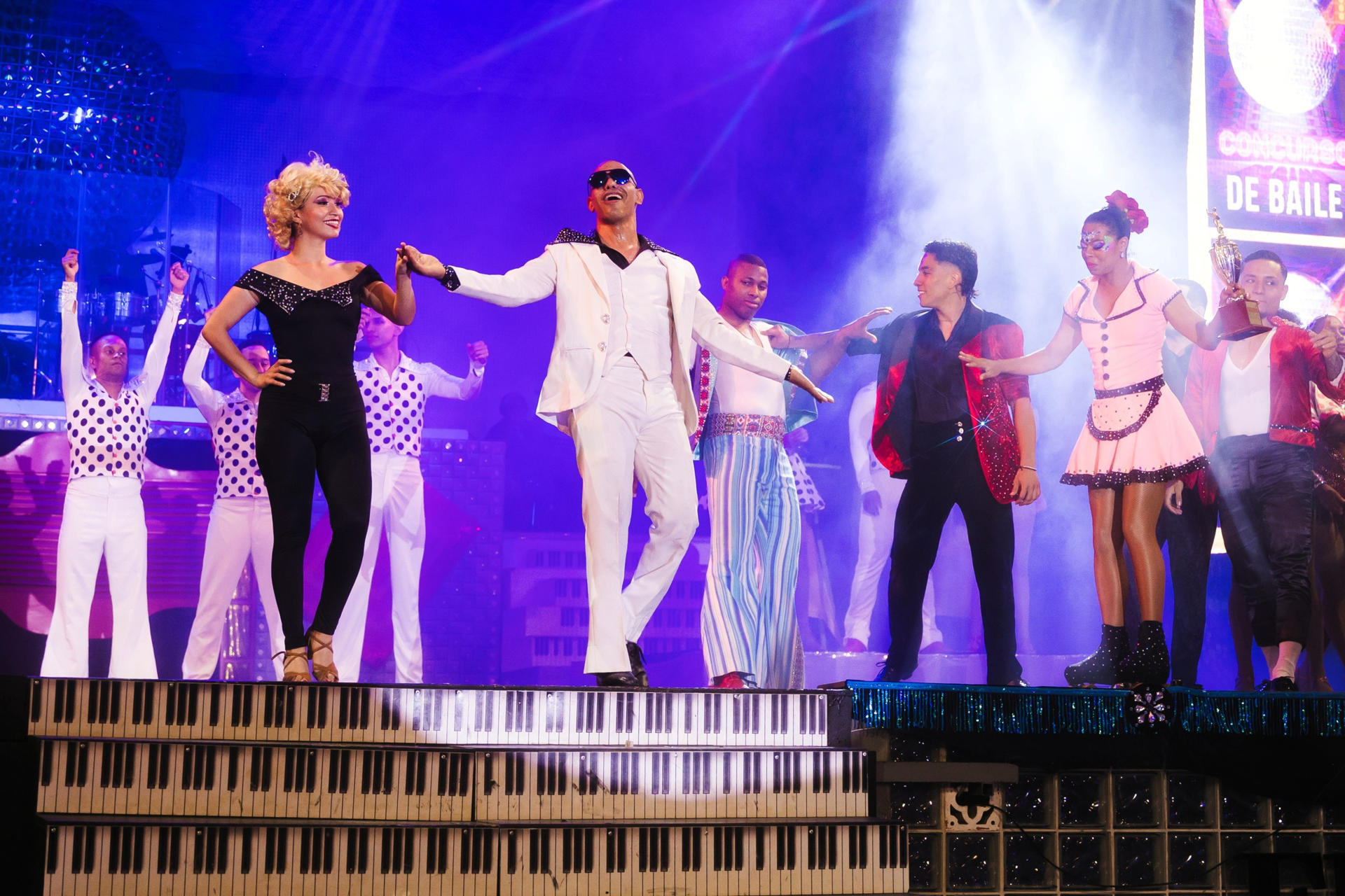 Fotografía cedida que muestra a integrantes de la compañía colombiana Delirio durante un ensayo de su nuevo show en Cali (Colombia). EFE/ Delirio