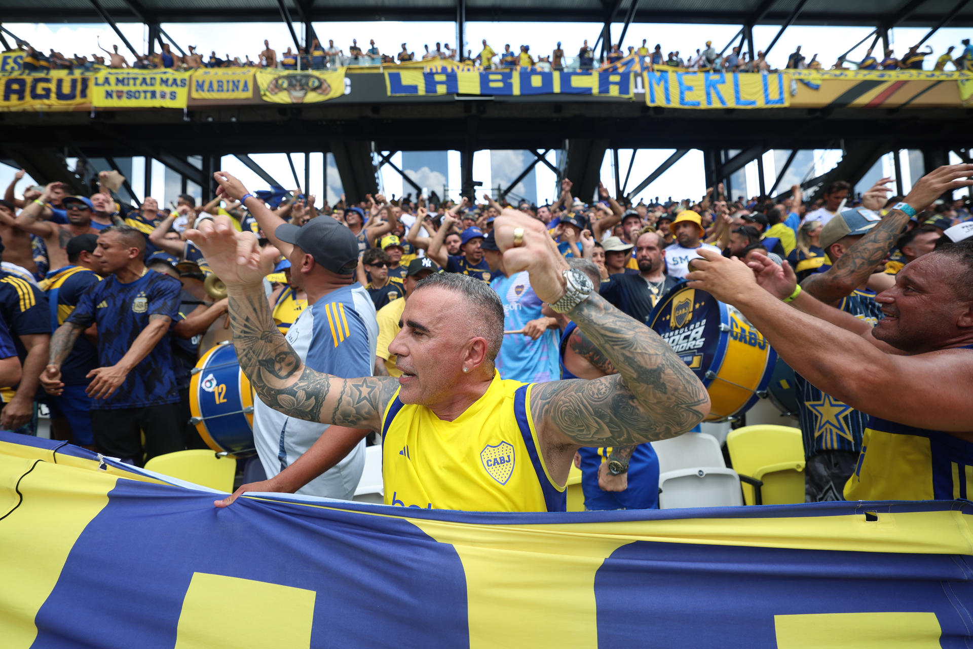 Los hinchas de Boca Juniors se han llevado los reflectores en el Mundial de Clubes. EFE/Juan Ignacio Roncoroni