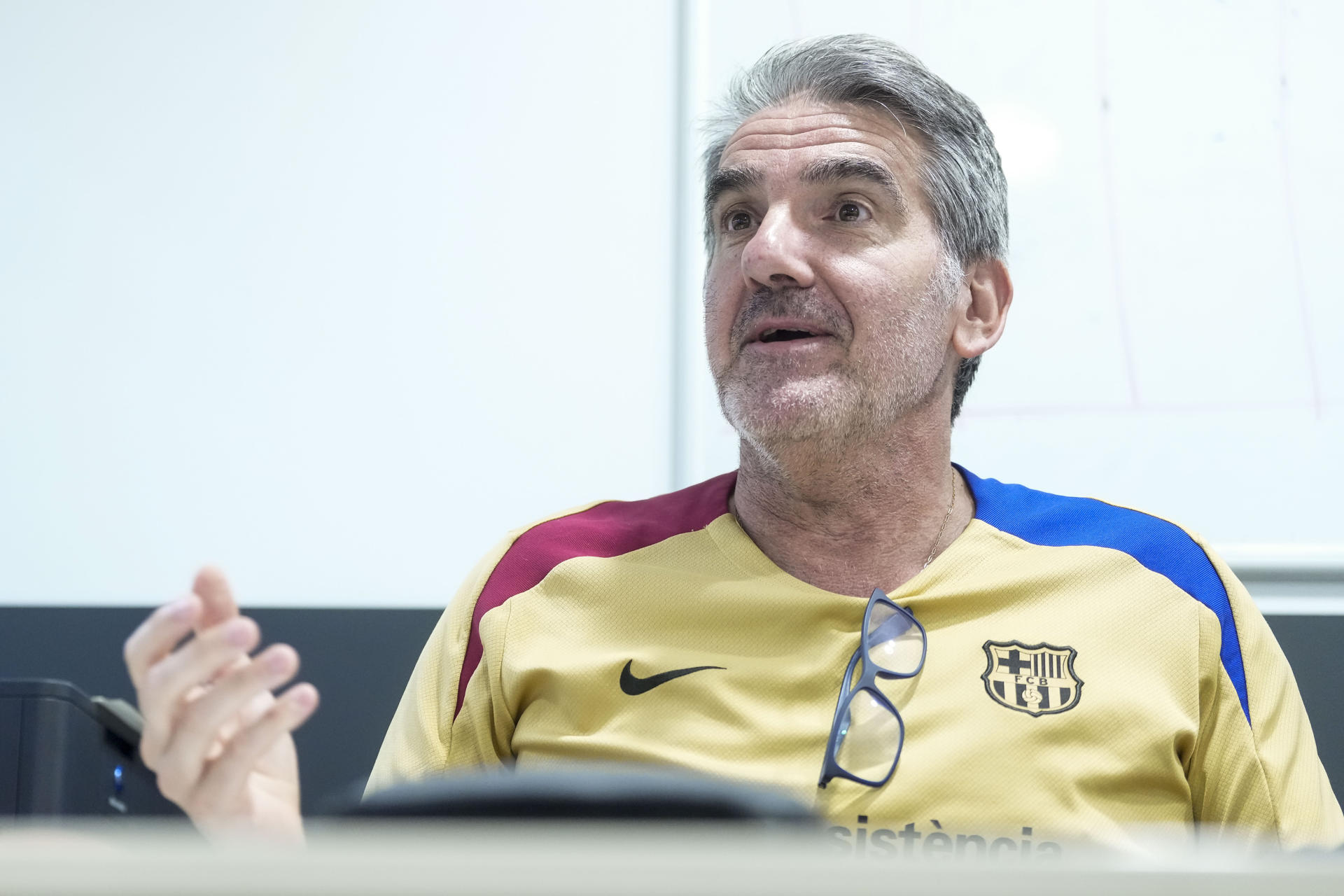 El entrenador del Barça, Carlos Ortega (Málaga, 1971), reivindica en una entrevista con EFE el mérito del equipo azulgrana de alcanzar por séptima temporada consecutiva la Final a Cuatro de la Liga de Campeones. EFE/Enric Fontcuberta